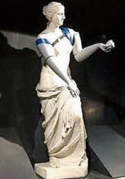 Die Venus mit zwei Armprothesen in der Pariser Métro. (Bild: PD)