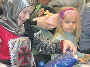 Die Geschenke gibt es nicht zu Weihnachten, sondern an Silvester. Das hat politische Gründe. (Bild: unknown)