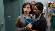 Siegerfilm: Sally Hawkins (links) und Octavia Spencer in Guillermo del Toros «The Shape of Water». (Bild: Fox Pictures)