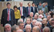 Geordneter Einzug zum geordneten Atomausstieg: Bundesrätin Doris Leuthard auf dem Weg zum Podium in Wil. (Bild: Urs Bucher)