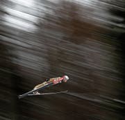 Der Italiener Sebastian Colloredo beim Training auf der WM-Flugschanze in Oberstdorf. (Bild: Matthias Schrader/Keystone (18. Januar 2018))