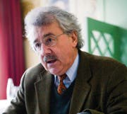 Rainer J. Schweizer kritisiert, dass mit dem neuen Gesetz etwas «komplett ausserhalb der demokratischen Öffentlichkeit» aufgebaut werde. (Bild: Urs Jaudas)