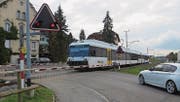 Bischofszeller Niederbürerstrasse: Die Bischofszellerbahn behindert den motorisierten Strassenverkehr.