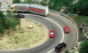 Das Strassenamt steht wegen Sanierungsarbeiten auf der Simplon-Passstrasse unter Korruptionsverdacht. (Bild: ky/Martin Rütschi)