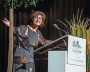 Die Rektorin Renate Stieger-Bircher gratuliert zum Lehrabschluss. (Bild: Andrea Stalder)