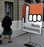 Bei gutem Wetter legen die Bürger eher ein Ja ein. (Bild: Jean-Christophe Bott/KEY (Fribourg, 8. März 2015))