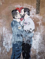 Ein Herz und eine Seele: «Grillini»-Chef Luigi Di Maio (links) und Matteo Salvini von der Lega auf einem Bild an einer Wand in Rom. (Bild: Massimo Percossi/EPA (Rom, 23. März 2018))