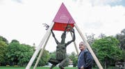 In der ersten aufgestellten Kunstpyramide ist «Der tanzende Vogel» des Hinterthurgauer Künstlers Stefan Kreier (Bild) zu sehen. (Bild: Yves Weibel)