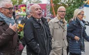 Auf dem Weg zum Messegelände: Der St. Galler Regierungspräsident Martin Klöti, Bundesrat Ueli Maurer sowie Stadtpräsident Thomas Scheitlin mit seiner Frau Brigitta. (Bild: Hanspeter Schiess)