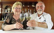 Wirten seit 45 Jahren mit Herzblut im «Ochsen»: Luise und Erich Högger. (Bild: PE)