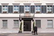 Die Bank Notenstein baut 100 Stellen ab. (Bild: GIAN EHRENZELLER (KEYSTONE))