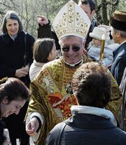Paul Hinder, der Bischof von Arabien, während eines seiner seltenen Besuche in seiner Heimatpfarrei. (Bild: Beatrice Müller (Bussnang, 15. Februar 2004))