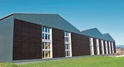 Die gesamte Südfassade des Energieparks erzeugt Strom aus Sonnenenergie. (Bild: PD)