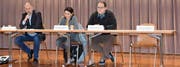 Stellten sich am Podium den Fragen des Publikums: Mike Thoma, Florinda Sabatino und Markus Gehret. Verena Blatter konnte krankheitshalber nicht teilnehmen. (Bild: Roman Scherrer)