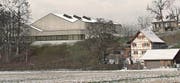 Die Visualisierung von Lauener Baer Architekten zeigt die neue Halle im Winter. Bis März 2019 sollte sie stehen. (Bild: PD)