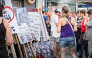 Bevor die Tiere beschlagnahmt wurden, demonstrierten Tierschützer am Bahnhof in Frauenfeld, jetzt künden sie erneut Protestaktionen an. (Bild: Andrea Stalder/Symbol)