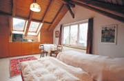 Eines der Zimmer von Helen Lochbihler – im altmodischen Stil. (Bild: Donato Caspari)