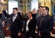27. November: Der SP-Politiker Josef Gähwiler (rechts) aus Buchs wird als neuer Kantonsrat vereidigt. (Bild: Regina Kühne)