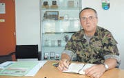 Volle Agenda, nicht nur wegen der Gripen-Abstimmung: Brigadier Werner Epper in seinem Büro an der Papiermühlestrasse in Bern. (Bild: Stefan Hilzinger)