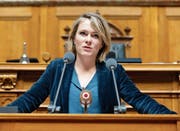 Kathrin Bertschy spricht während einer Debatte im Nationalrat. (Bild: Peter Klaunzer/Keystone (Bern, 5. Dezember 2017))