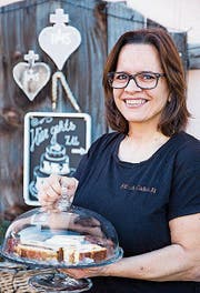 Bea Lippuner stellt grossartige Kunstwerke aus Zucker her. (Bild: Mareyke Frehner)