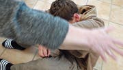 Schläge als Erziehungsmittel sind gemäss Kesb AI bis heute nicht komplett von der Bildfläche verschwunden. (Bild: APZ)