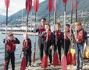 Die jüngsten Lagerteilnehmer versuchten sich auch beim Kanufahren. (Bild: PD)