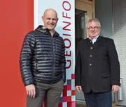 Adrian Eichrodt, CEO der Geoinfo-Gruppe, zusammen mit Verwaltungsratspräsident Ueli Forrer. (Bild: Roger Fuchs)