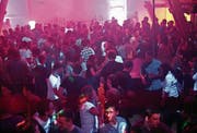 Die Holzhüttengaudi in der Hirscheschür lockt viele Besucher an. (Bilder: Chris Marty (www.tgplus.ch))