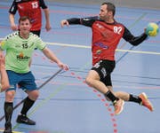 Der HSC Kreuzlingen (rot-schwarz) gibt in der Egelseehalle gegen Fides St. Gallen den Sieg aus der Hand und gewinnt nur einen Punkt. (Bild: Mario Gaccioli)