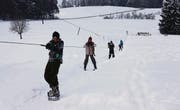 Die Pistenverhältnisse am Skilift Nollen sind ideal. Vor allem Kinder nutzen die Anlage. (Bild: Natalie Brägger)