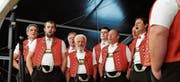Das Rotbach-Chörli stimmte in die Gratulationen mit ein und gab verschiedene Zäuerli und Lieder zum Besten. (Bilder: Alessia Pagani)