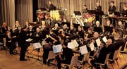 Die Musikgesellschaft Neukirch-Egnach umrahmt die Neujahrsbegrüssung in der Rietzelghalle. (Bilder: Trudi Krieg)