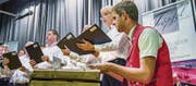 Hackbrettspieler Nicolas Senn begleitet den Männerchor Mammern beim Tröpfel-Lied. (Bild: Reto Martin)