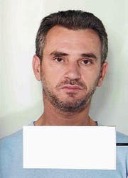 Die Polizei hofft mit diesem Foto auf Hinweise aus der Öffentlichkeit zum Serieneinbrecher, um ihn dingfest zu machen. (Bild: Kapo)