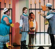 Alle fürs Glückskind: Beim Märlitheater Rorschach wirken auch dieses Jahr Erwachsene und Kinder gemeinsam. (Bild: Urs Bosshard)