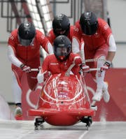 Bob Schweiz 1 von Pilot Clemens Bracher am zweiten Wettkampftag in Pyeongchang mit Bremser Fabio Badraun (hinten Mitte). (Bild: key)