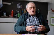 Heinz Weber schreibt seit Jahren Mundartgedichte. An der Ausstellung «Grabser Herzblut» werden einige vorgestellt. (Bild: Heini Schwendener)