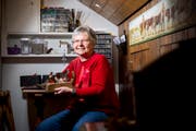 Die 78-jährige Susi Uebersax ist Mitbegründerin der «Wildhauser Talente» und «Frau der ersten Stunde» der Fundgrube in Wildhaus. (Bild: Mareycke Frehner)