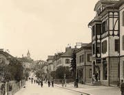 Die Obere Bahnhofstrasse im Jahr 1900. (Bild: Wilnet)