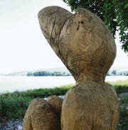 Arboner Bucht als Open-Air-Kunstgalerie: Die ersten Installationen haben am Seeufer ihren Platz gefunden. Am Freitag wird die H2Art eröffnet. (Bilder: Max Eichenberger)