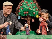 Sie oder er? Sven Mathiasen und Frauke Jacobi sind sich nicht einig – und kneten weiter. (Bild: Tanja Dorendorf)
