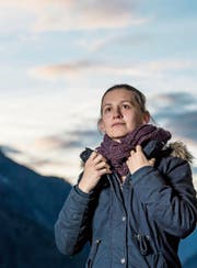 Jessica Kieliger mag Berge. Irgendwann möchte sie die Asche ihres tot – oder behutsamer gesagt – still geborenen Sohnes auf einem Berg verstreuen und danach Blumen in seine Urne pflanzen. (Bild: Nadia Schärli (Ried/Muotathal, 23. November 2017))