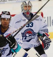 Namhafte Verstärkungen: Goalie David Aebischer und Stürmer Robbie Earl (links) sollen Rapperswil-Jona auf die Siegerstrasse bringen. (Bild: Rapperswil-Jona Lakers/Thomas Oswald)