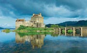 Das Eilean Donan Castle, eines von vielen Schlössern, die es in Schottland zu entdecken gibt. (Bild: PD)