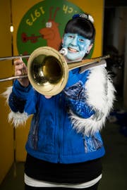 Katja Stricker spielt Zugposaune bei der Guggenmusig Gämselibögg. (Bild: Ralph Ribi)