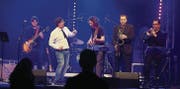 Die Musiker der Bluecerne Blues Band aus Luzern sorgten beim Festivalauftakt für gute Stimmung. (Bilder: Chris Marty)