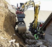Um den Schutz der Alphütte Naraus sicherzustellen, muss die Lawinenschutzmauer saniert werden. (Bild: PD)