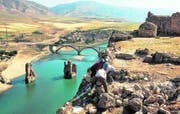 Hasankeif am Tigris. Ein Teil dieses Tales im Südosten der Türkei soll durch einen Staudamm unter Wasser gesetzt werden. (Bild: Christian Kaiser)