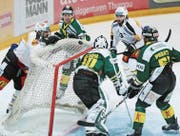 Die Thurgauer Verteidigung mit Goalie Sascha Rochow steht gegen den Playoff-Finalisten oft unter Druck. (Bild: Mario Gaccioli)